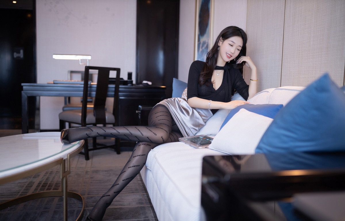 网站右侧底部添加一个可爱的小猫